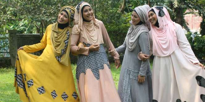 Foto Gaya Busana Girlband `Syariah` Samara 37