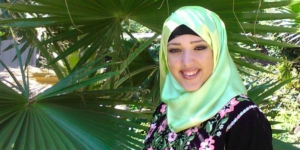 Perempuan Non-Muslim Ini Memutuskan Berhijab