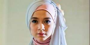 Busana Muslim Berwarna Pastel Rebut Hati Hijabers