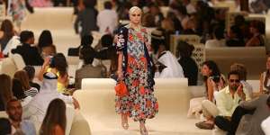 `Chanel` Gelar Fashion Show Perdana di Negeri `Petro-Dollar`