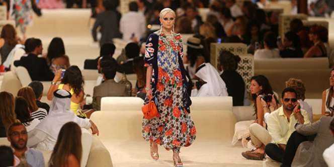 `Chanel` Gelar Fashion Show Perdana di Negeri `Petro-Dollar`