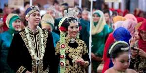 Larasati: Nikah Menambah Rejeki 