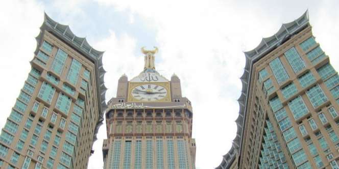 Tersambar Petir, 'Big Ben' Arab Mendadak Gelap Gulita