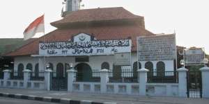 `Jatuh Bangun` Masjid Cikini
