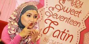 Kreasi Hijab Cantik ala Fatin Shidqia Lubis