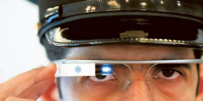 Polisi di Negara Muslim Ini Pakai Google Glass