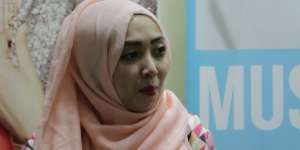Gaya Fashion Hijabers Tabrak Warna, Masih Tren?