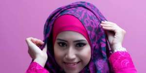 Hijab Tutorial Shawl Bermotif untuk Pesta