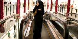 Turis Wanita Dilarang Pakai Celana Legging di Qatar