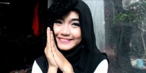 Gaya Hijab Imut Riva Rovifa