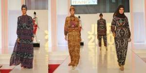 Cantiknya Busana `Kamilaa` Itang Yunasz