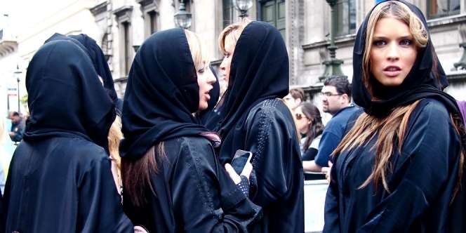 Kisah Mantan Model Playboy Jadi Mualaf dan Berhijab