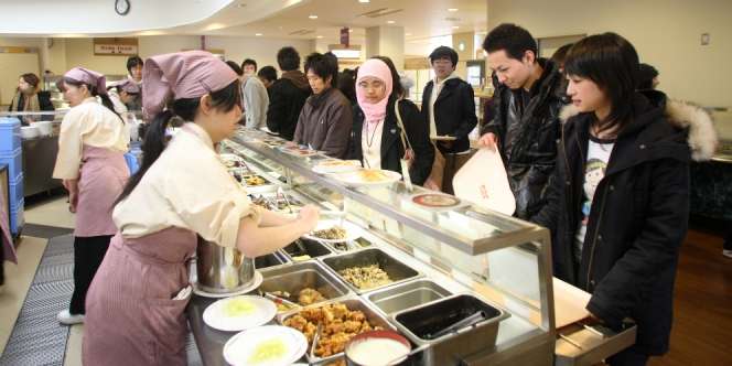 Kampus Jepang Berlomba-Lomba Buka Kantin Halal
