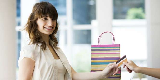 Pikir Dua Kali Sebelum Gesek Kartu Kredit di Luar Negeri