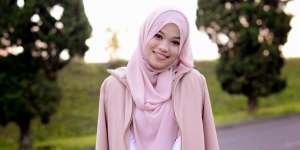 Desain Hijab Cantik Rancangan Putri Aa Gym