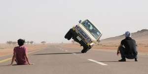 Aksi Menantang Maut Pemuda Saudi