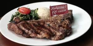 Di Balik Kelezatan Steak Hotel Harga `Kaki Lima`