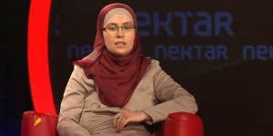 Labinote, Muslimah Berhijab Pertama di Parlemen Kosovo