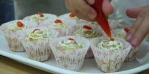 Video: Kue Lebaran Muffin Makaroni