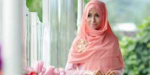 Dress Anggun Besutan Putri Aa Gym