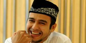 Sering Berpakaian Islami, Aktor Ini Dapat Berkah