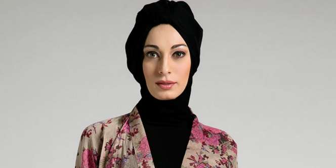 Tampil Menawan dengan Cardi Motif Bunga