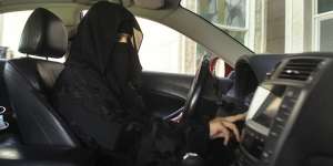Wanita Saudi Cuma Bisa Pacu Mobil di Negeri Orang