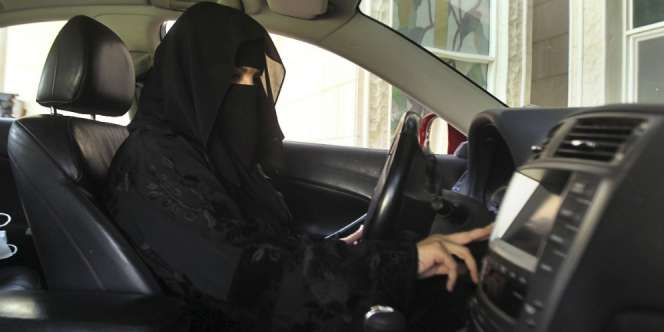 Wanita Saudi Cuma Bisa Pacu Mobil di Negeri Orang
