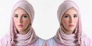 Monika Jufry: Hijab Sentuhan Aksen Batik Jawa