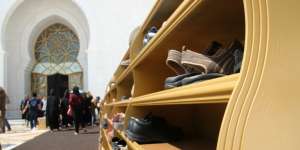 Kisah Haru Pencuri Sepatu: Minta Maaf, Kirim Uang ke Korban