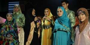 Hijab Elegan dari Tangan Pengacara
