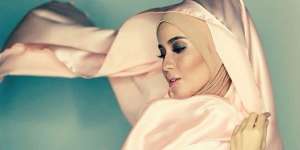 Hijab `Monokrom` Artis Cantik Malaysia