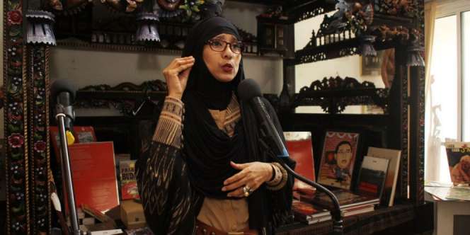 Koleksi Busana Muslimah Etnik ala Ida Royani