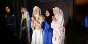 Puluhan Desainer Hijab Indonesia Unjuk Gigi di Ramadan Runway