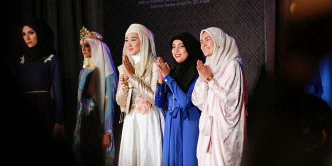 Puluhan Desainer Hijab Indonesia Unjuk Gigi di Ramadan Runway