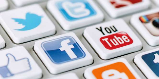 Gara-gara Status Facebook, 8 Pemuda Iran Dibui 127 Tahun