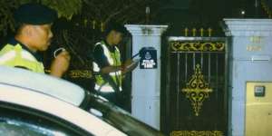 Polisi Malaysia Buru `Gengster` Berhijab