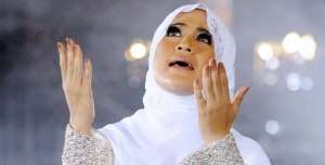 Tangis Pipik untuk Uje Pecah Saat Screening Film Hijrah Cinta