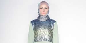 Mozline:  Tampil Elegan dengan Gamis Metalik