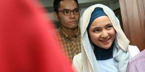 Marshanda Resmi Tanggalkan Hijab