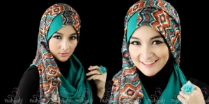 Vetrina Hijab: Tribal Tosca Dua Sisi