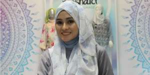 Tutorial Hijab Cantik untuk Salat Ied
