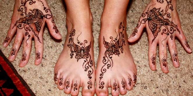 `Demam` Lukis Henna Jelang Idul Fitri di Arab Saudi