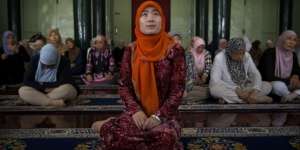 Mengenal Yonghua Zheng, Imam Muslimah di China