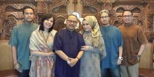 Kekompakan Keluarga Ebiet G Ade Saat Lebaran