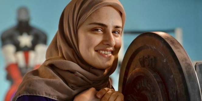 Kehebatan Atlet Angkat Besi Berhijab Amerika