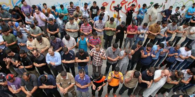 Kisah Muslim Gaza Shalat Idul Fitri di Gereja