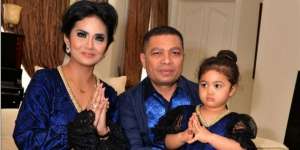 Krisdayanti Rayakan Lebaran Bareng keluarga