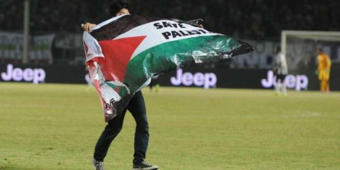 Bendera Palestina Berkibar di Laga Juventus vs ISL All Stars