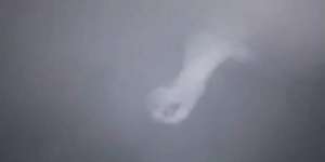 `Tangan Tuhan` Menjulur di Langit Inggris